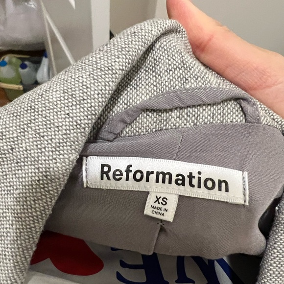 REFORMATION CATRINA BLAZER IN LIGHT GREY - Picture 8 of 9